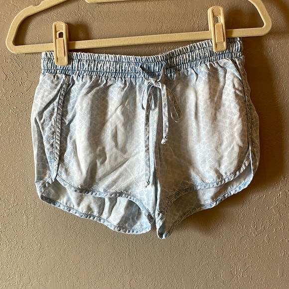 Bella Dahl Tencel Animal Print Shorts - Picture 2 of 6